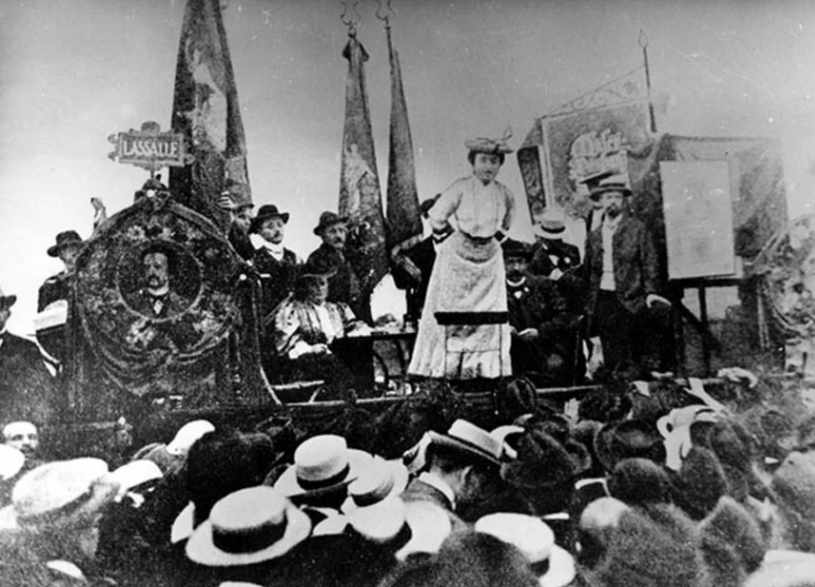 Роза Люксембург на площаде