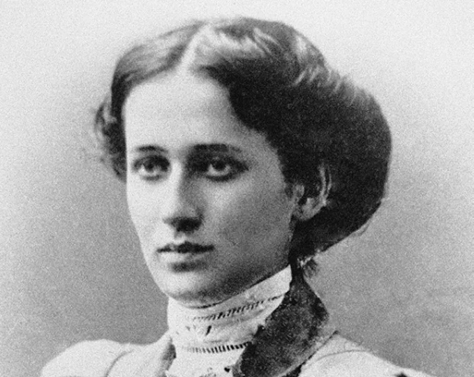 Анна Ахматова в 1910 году