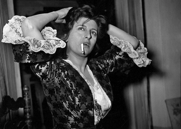 Анна Маньяни в декорациях «Золотой кареты» режиссера Жана Ренуара, «Чинечитта», Рим, 1952
