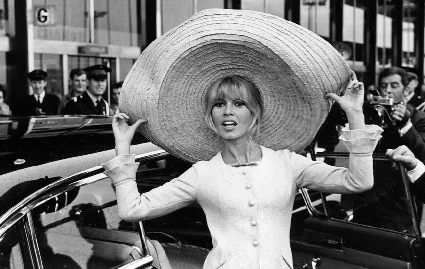 Брижит Бардо в шляпке
