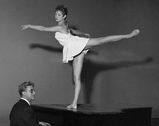 Брижит Бардо танцует балет