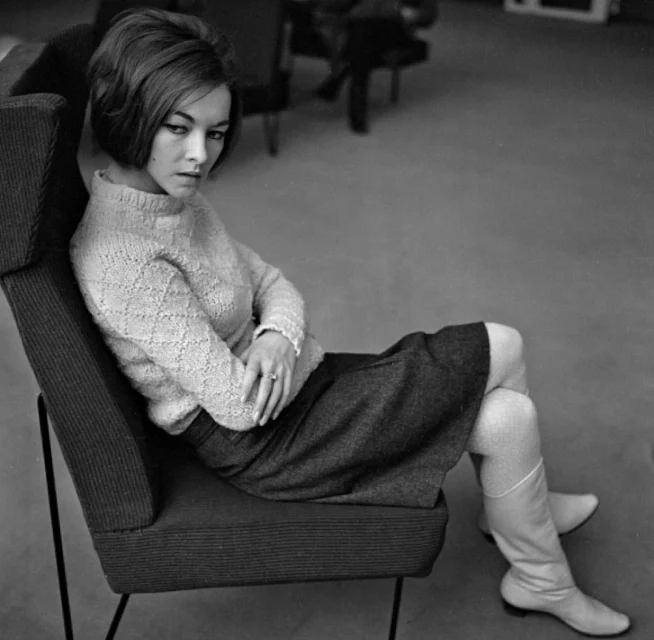 Барбара Брыльска в кресле