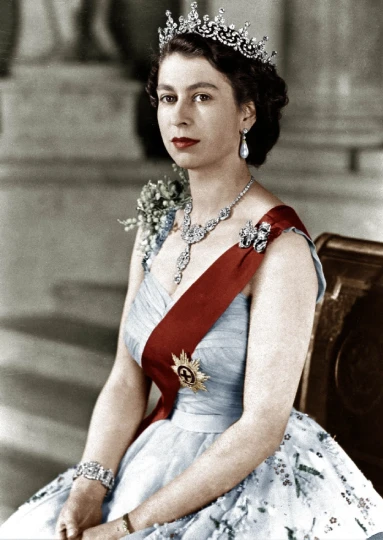 Королева Елизавета в короне Королева Елизавета в короне