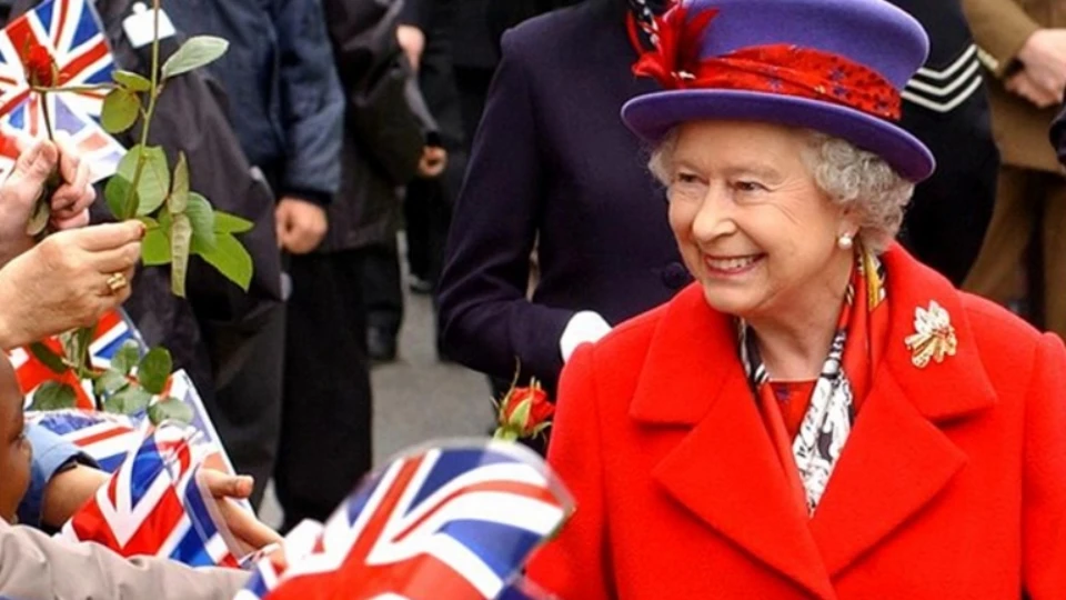 Королева Елизавета на публике Королева Елизавета на публике