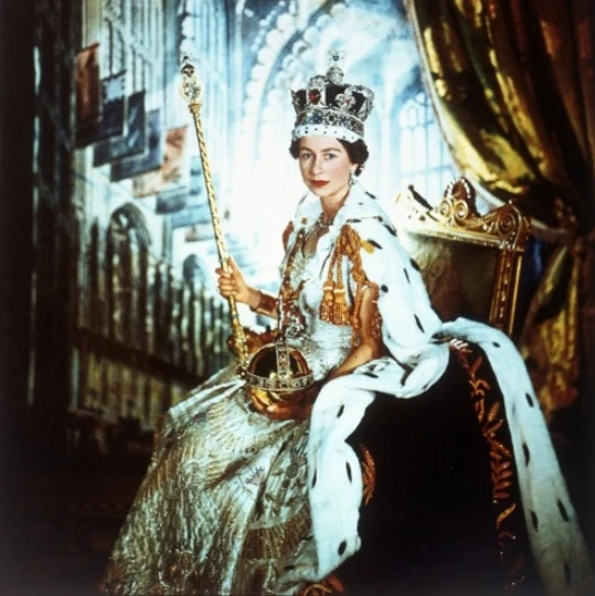 Королева Елизавета II на троне Королева Елизавета II на троне