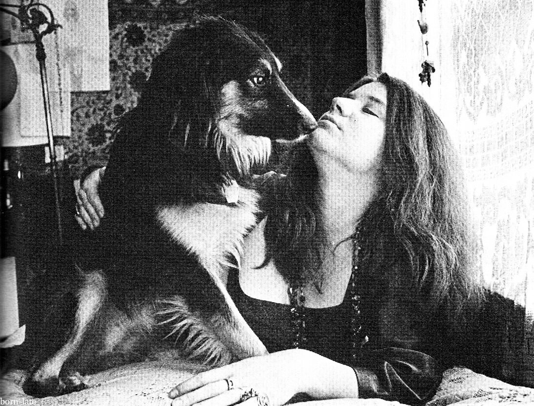 Дженис Джоплин с собакой Дженис Джоплин с собакой