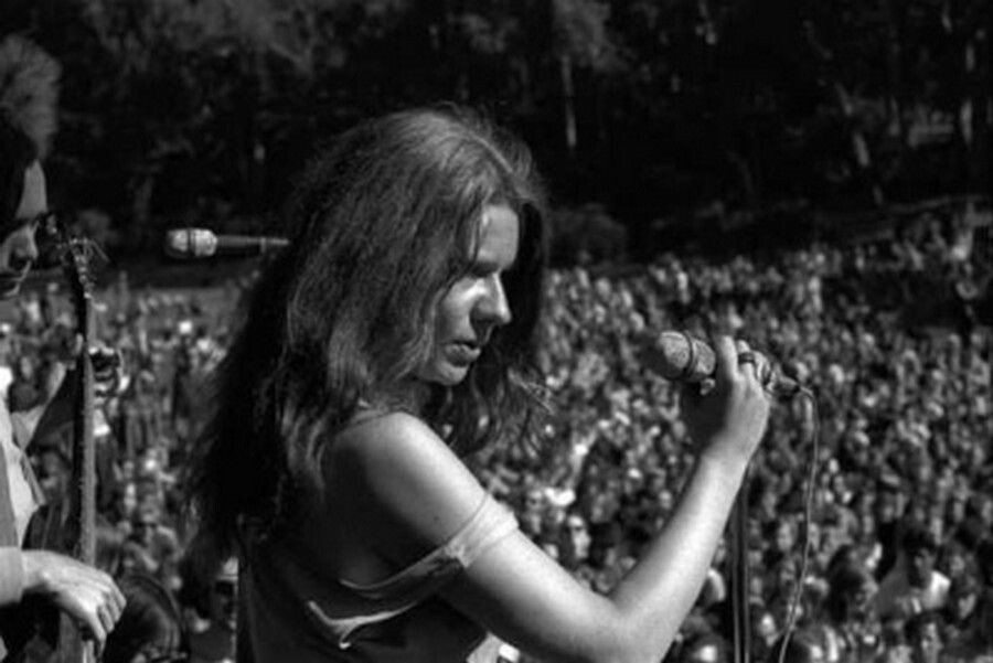 Дженис Джоплин на сцене Дженис Джоплин на сцене