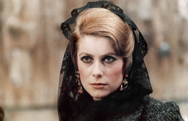 Катрин Денев