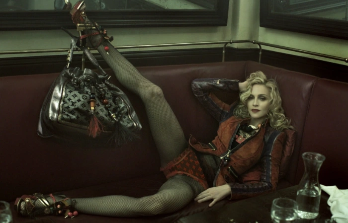 Мадонна в рекламной кампании Louis Vuitton, весна-лето 2009 г. Фото: Стивен Мейзел (Steven Meisel) / Louis Vuitton. 