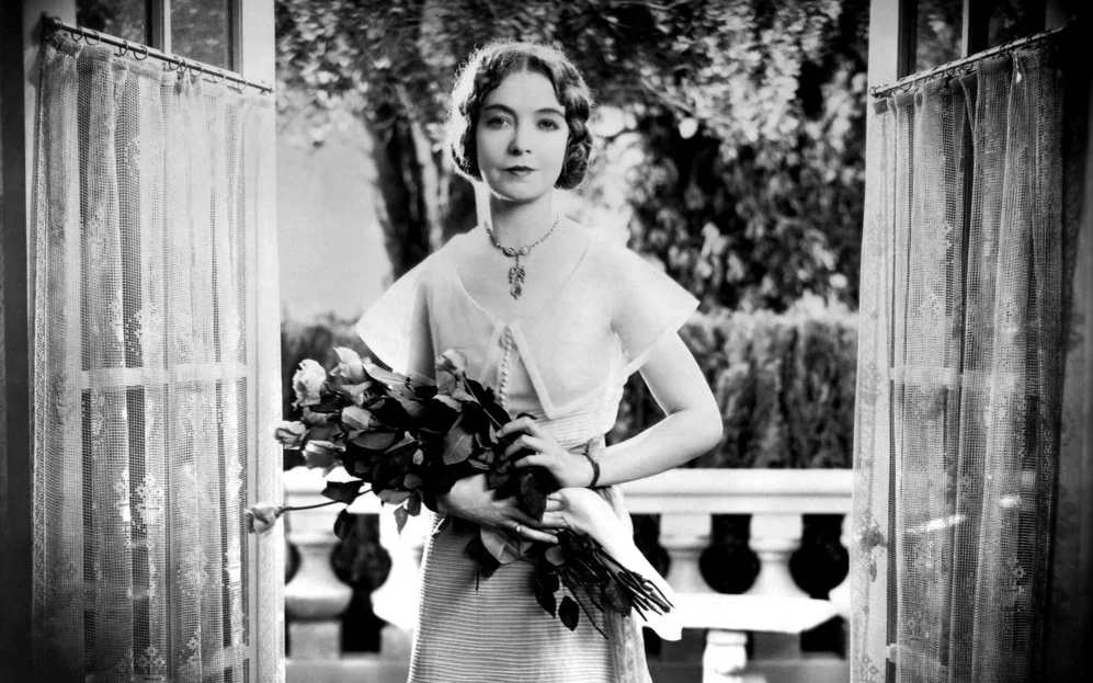 Лилиан Гиш с цветами