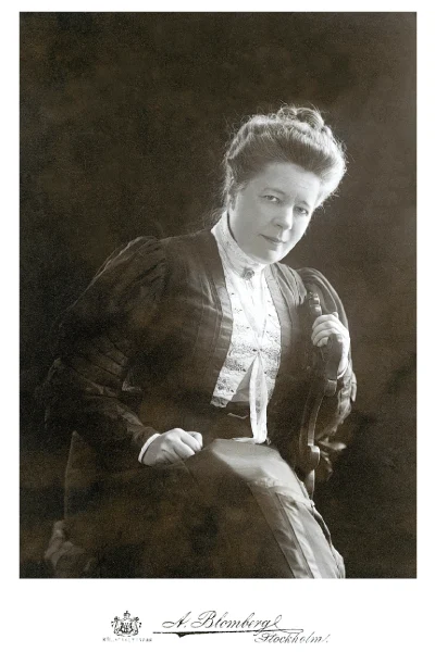 Сельма Лагерлёф в 1906 году Сельма Лагерлёф в 1906 году